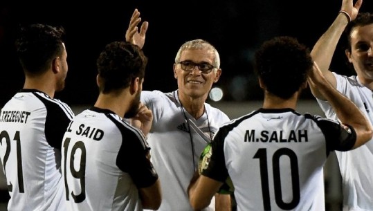Dy humbje në grup, Egjipti shkarkon trajnerin Cuper