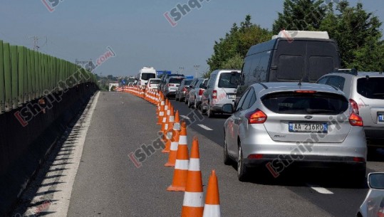 FOTO/Vijojnë me intensitet punimet në autostradën Tiranë-Durrës
