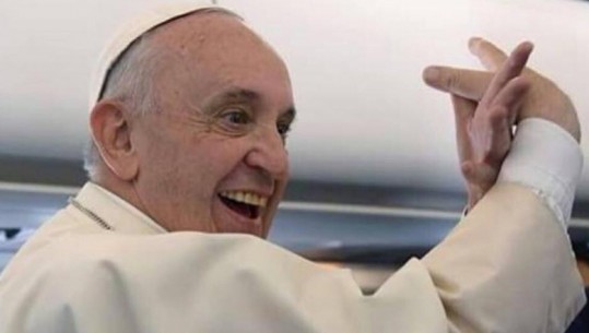 ‘Furtuna’ mbi Xhakën dhe Shaqirin, Visar Zhiti: Por edhe Papa Françesku bëri shqiponjën me duar/FOTO