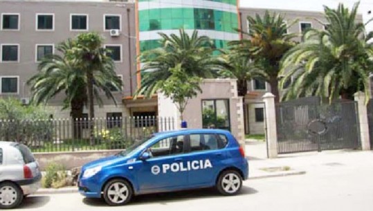 Durrës, përplaset me trafikndarësen oficeri i policisë, nuk ka të lënduar