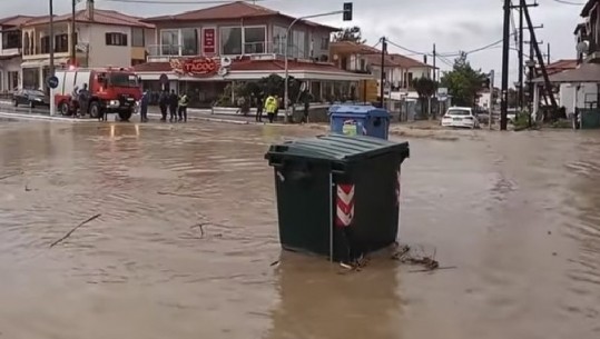  Reshjet e shiut godasin kryeqytetin grek, evakuohen banorët/Video