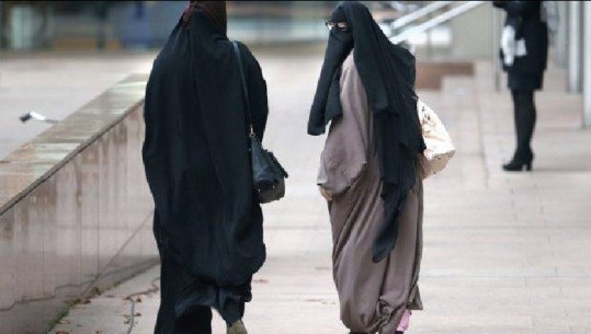 Holanda bëhet vendi i nëntë i BE-së që ndalon përdorimin e burkas në vende publike