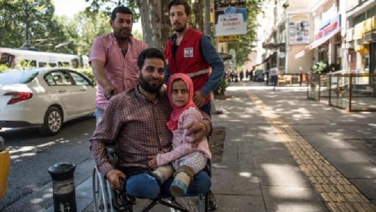 Ecte me kuti konservash në vend të këmbëve, shpresë për 8-vjeçaren siriane
