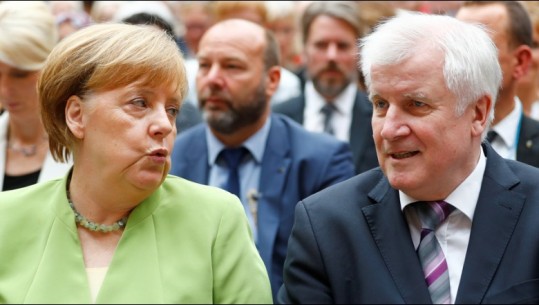 Shmanget kriza në Gjermani, Merkel arrin marrëveshje me ministrin e Brendshëm 