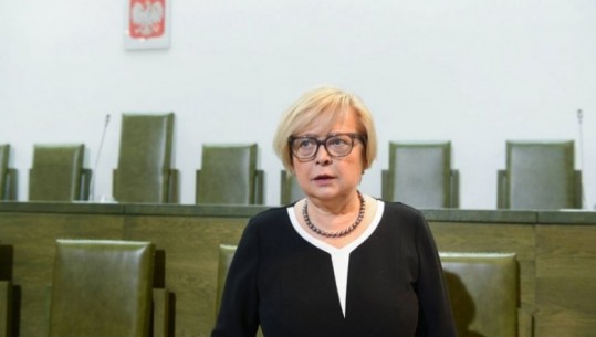 Gjyqtarja polake kundërshton ligjin për uljen e moshës së pensionit 