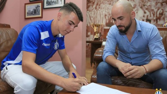Tirana “blindon” të rinjtë, kontratë 3-vjeçare për talentin 18-vjeçar