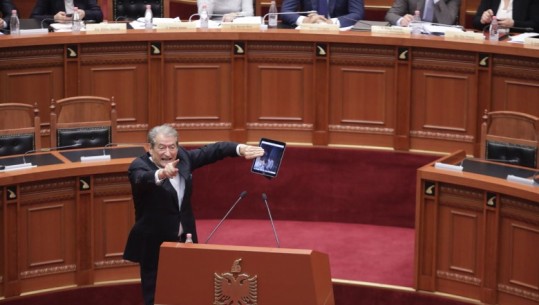 'Ndaloni pak more nga vjedhja’, reagimi i Ramës kur Berisha po e akuzonte në Kuvend (Foto)
