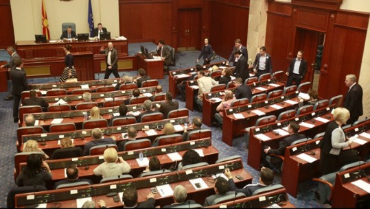 Kuvendi i Maqedonisë miraton marrëveshjen e emrit me Greqinë