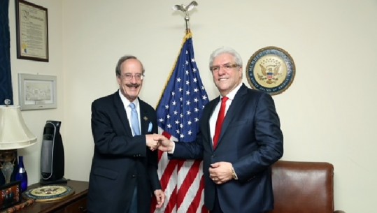 Flamuri amerikan valëvitet mbi Capitol Hill, për nder të biznesmenit shqiptar Lazim Destani