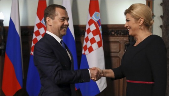 Ndeshja Rusi-Kroaci, këta janë dy tifozët specialë të zonës 'Vip'
