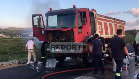 FOTO-VIDEO/Kamioni merr flakë në ecje në aksin Fier-Vlorë, shoferi arrin të dalë jashtë mes tymit e flakëve