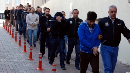 Valë largimesh në Turqi, ikin nga puna 18 000 shërbyes civilë, gjysma prej tyre politikanë