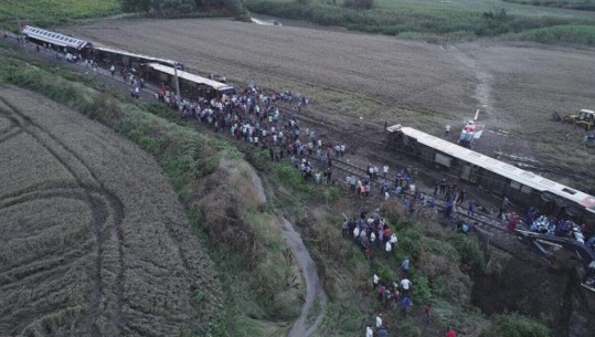Turqi/ Treni del nga shinat, të paktën 10 të vdekur dhe 73 pasagjerë të plagosur 