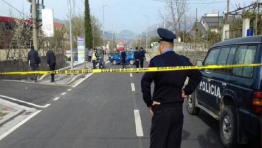 Aksident në Elbasan, 58-vjeçari me “Opel” përplas këmbësorin