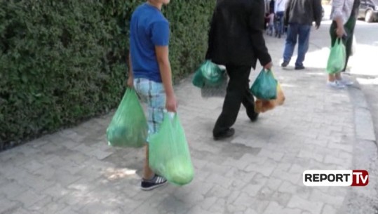 Qeveria vendos për ndalimin e qeseve plastike, në Kukës vijon përdorimi