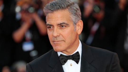 Video/ Aktori i njohur amerikan George Clooney pëson aksident me motorr në Itali