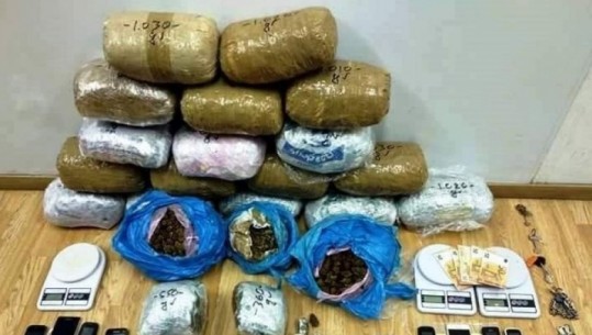 Iu gjetën 20 kg kanabis, kapet banda e shqiptarëve që tregtonin drogë në Athinë 