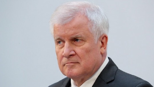 Ministri gjerman në telashe, i kërkohet dorëheqje pas vetëvrasjes së azilkërkuesit