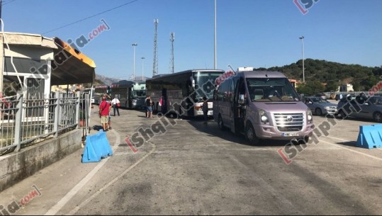 Kakavije/ 40 autobusë në radhë, pala shqiptare bllokon punën