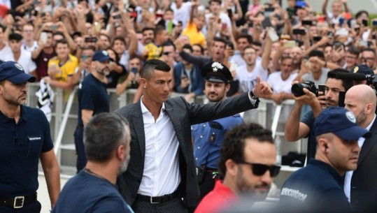 Cristiano Ronaldo në Torino, pritet nga qindra tifozë