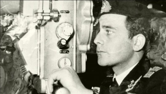 Homazh/ Aleko Pojani, kapiteni i ‘nëndetëses 105’ dhe misionet e tij misterioze në Mesdhe 