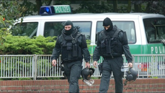Sulm me thikë në Gjermani, të paktën 14 persona mbeten të plagosur