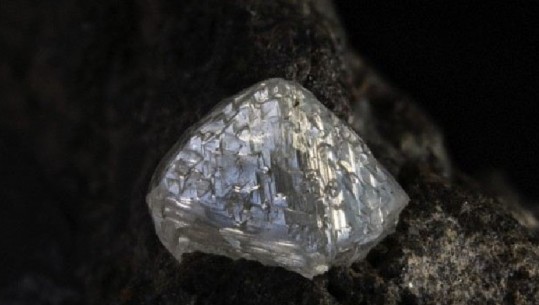 Miliarda tonë diamante gjenden nën sipërfaqen e Tokës, ja si mund të nxirren