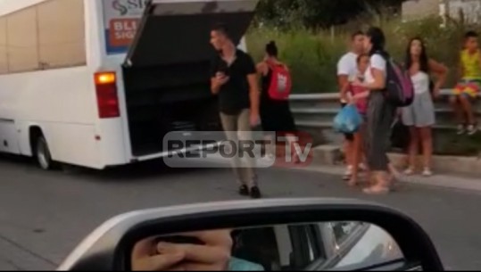 Durrës, autobusit i çahet goma, 30 pasagjerë në panik në Golem/VIDEO