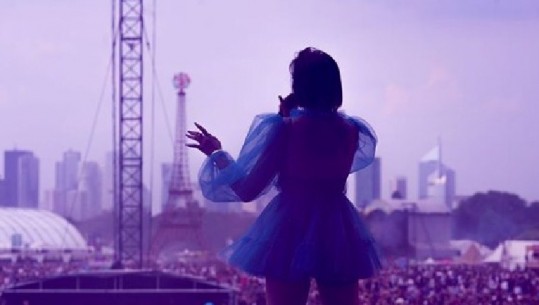 Tjetër sukses për Dua Lipën, këngëtarja e parë ndërkombëtare që shfaqet në ‘Tomorrowland’ (Video)