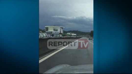 Trafik i rënduar në autostradën Durrës-Tiranë, radha e automjeteve 5 km/ VIDEO