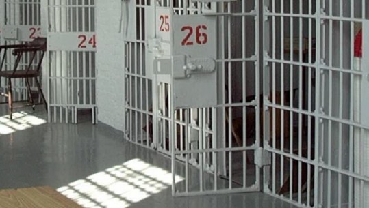 Australi:Arratisen nga burgu dhjetë persona