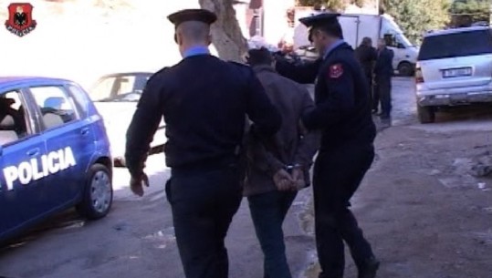 Arrestohet ‘tmerri’ i qytetarëve, 55- vjeçari vidhte portofolat dhe sende me vlerë