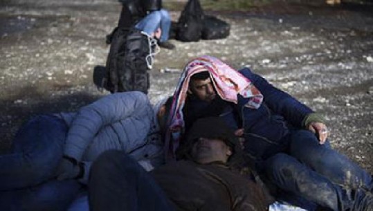 Kapen 8 refugjatë në Kapshticë, 5 sirianë dhe 3 palestinezë