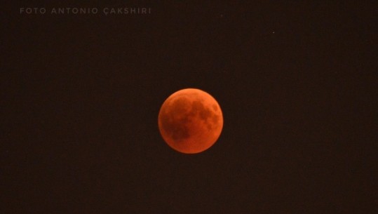 Fenomeni/ Eklipsi 'Hëna e Përgjakur' dhuron spektakël mbi qiellin e Tiranës (VIDEO+FOTO)