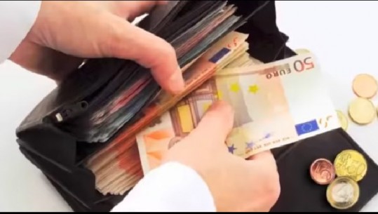 Pasioni i madh për “euron”, shqiptarët harrojn “lekun”