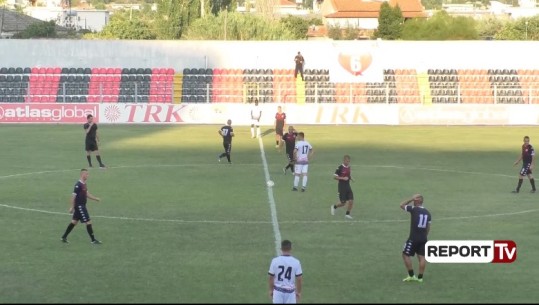 Ndeshje e veçantë në Vlorë/ Të burgosurit luajnë futboll me të rinjtë e Flamurtarit