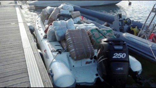 Kapet gomonia me 412 kilogramë kanabis në grykëderdhje të lumit Vjosa në Vlorë, në kërkim autorët