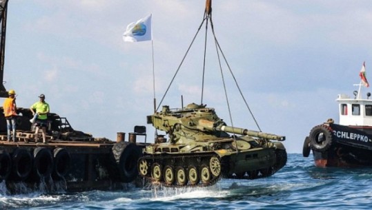 Libani hedh tanket në det, zbulohet aesyeja e çuditshme (Foto)