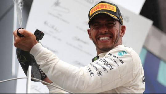 FOTO /Këngëtarja e famshme shqiptare e ftuara speciale e Lewis Hamilton në Hungari