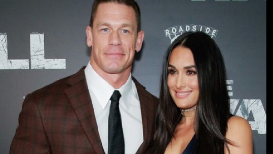 Harrojeni propozimin përpara 70 mijë personave, John Cena dhe Nikki Bella i japin fund lidhjes së tyre