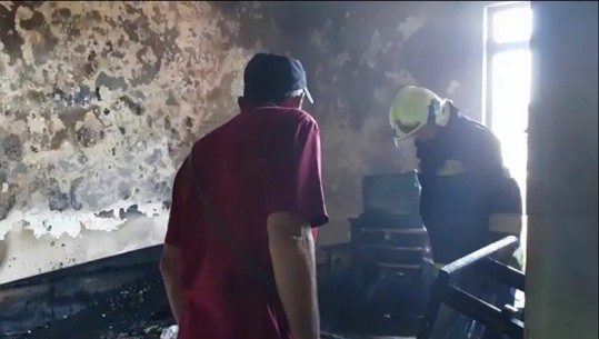 Zjarr në një apartament në Durrës, asfiksohet çifti i të moshuarve/VIDEO