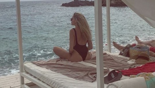 Ledina Çelo sfidon 20-vjeçaret e sotme, shfaqet bombastike me bikini (Foto)