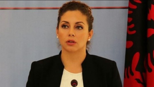 Masakra në Mat, ministrja Xhaçka në familjet e të vrarëve: Autori do të marrë dënim maksimal