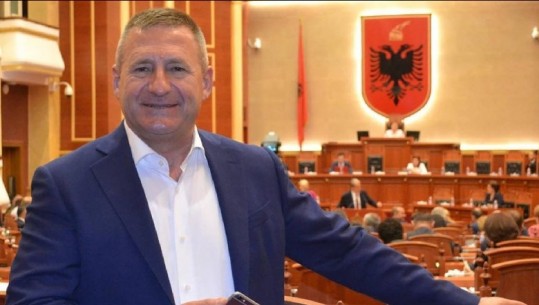 Kryetari i PDK-së  në mbrotje të Berishës: Politikani më i dashur për Kosovën, historia t’i bëjë statujë mermeri