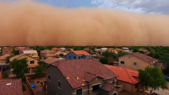 Stuhia godet qytetin, pamje të frikshme nga spektakli natyror në SHBA (Video)
