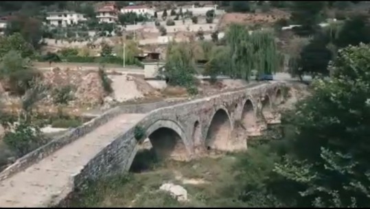 Rama publikon investimin e rëndësishëm, nis restaurimi i urës 200 vjeçare (Video)
