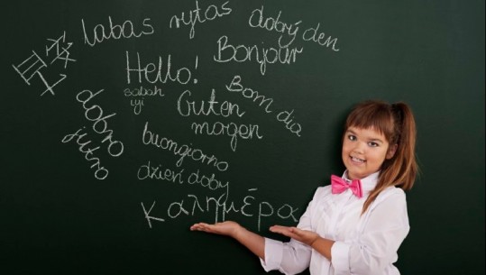 Nxënësit evropianë më të angazhuar sesa ata amerikanë, mësojnë më shumë gjuhë, ja arsyeja