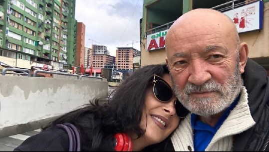Aktori i njohur Çun Lajçi përlot me mesazhin për të bijën që vdiq para 9 muajsh, “A e dini ju se miralakja ime, e tretun n’dhé, ka fituar Green Card”