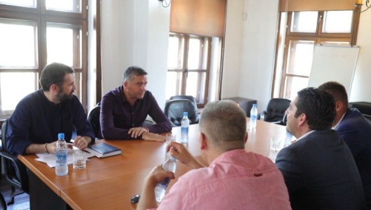 Ministri Klosi vizitë zyrtare në Kosovë: Ofertë e përbashkët turistike