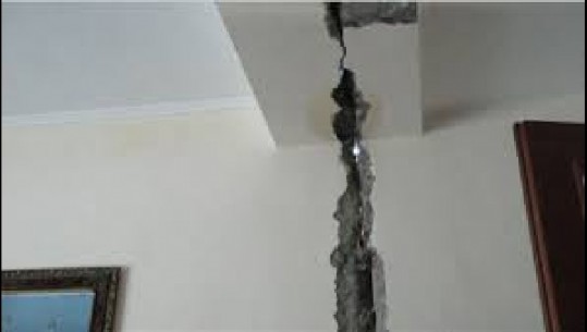 Tërmeti 5.1 ballë në Bulqizë, MM bën bilancin: 67 banesa kanë pësuar çarje muresh